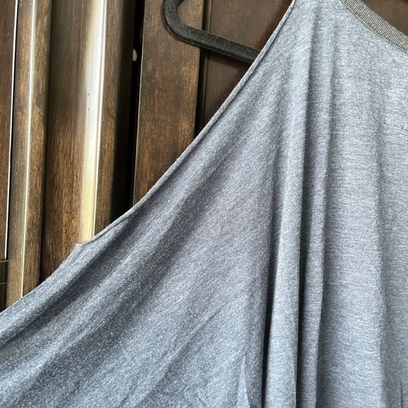 NWT Chaser Blocked Cold Shoulder L/S Shirt, Twilight w/Black, Medium - Picture 4 of 6